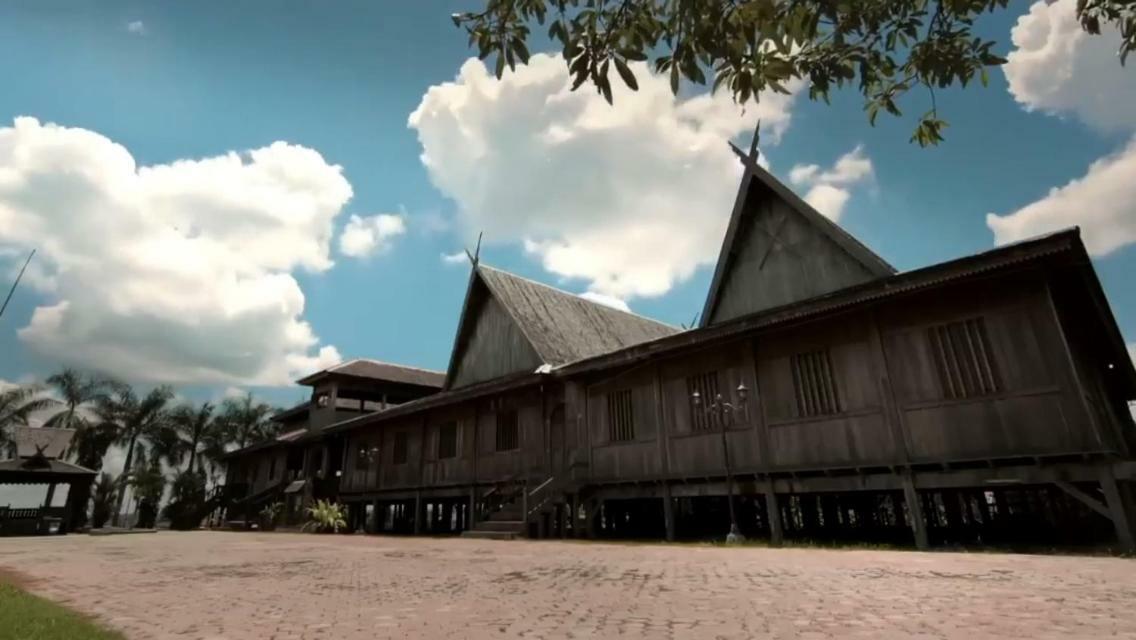 Orangutan Shaka Houseboat With Cabin بانكالان بون المظهر الخارجي الصورة