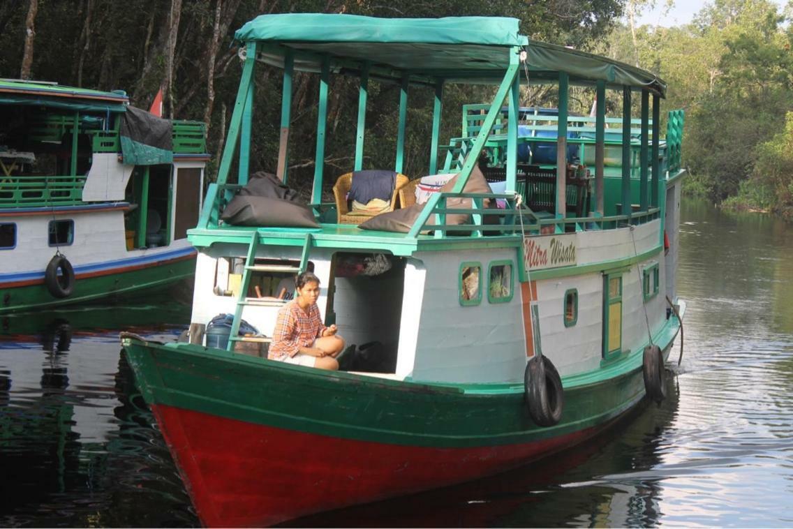 Orangutan Shaka Houseboat With Cabin بانكالان بون المظهر الخارجي الصورة