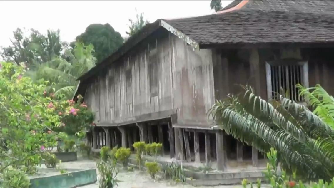 Orangutan Shaka Houseboat With Cabin بانكالان بون المظهر الخارجي الصورة